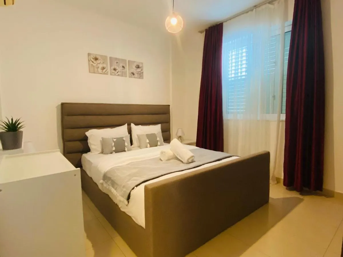 Apollo 2-Br Apt In Larnaca