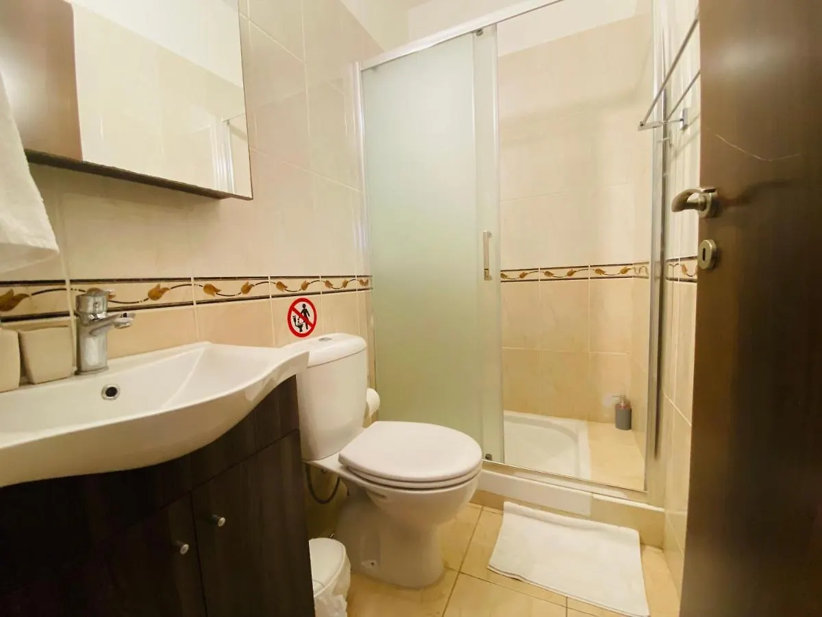 Apollo 2-Br Apt In Lárnaca 0*,  Chipre