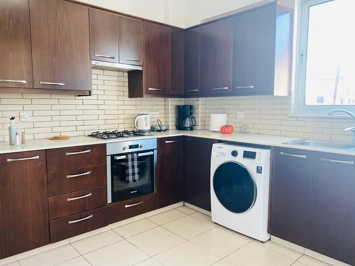 Apollo 2-Br Apt In Lárnaca